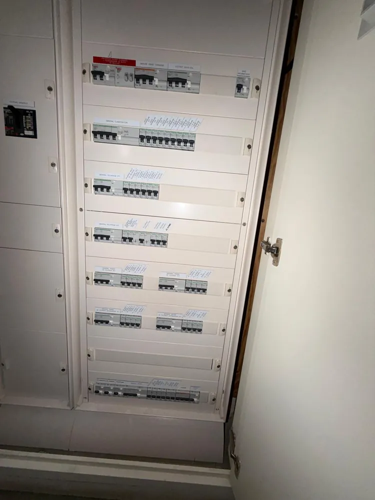 Tableau électrique neuf installé à Paris
