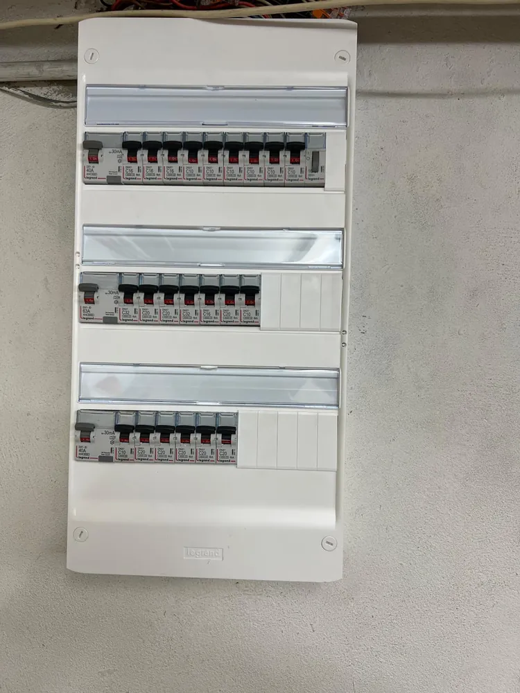 Tableau électrique avec disjoncteurs différentiels